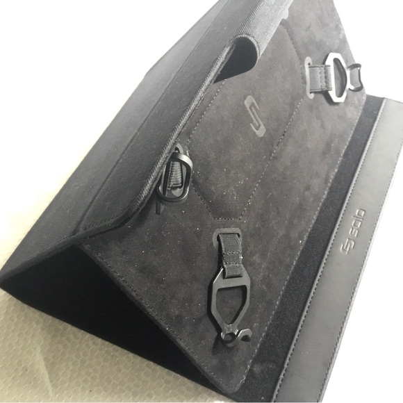 Solo New York Universal Tablet Case for 8.5" Inch to 11" Inch Tablets - Picture 5 of 10